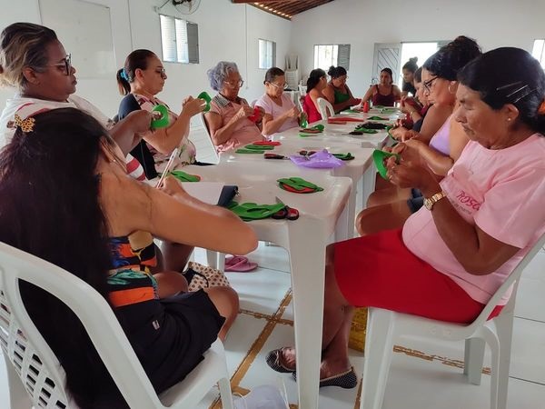 CRAS REALIZOU ENCONTRO COM GRUPO DE MULHERES VIRTUOSAS E ROSAS DE SARON